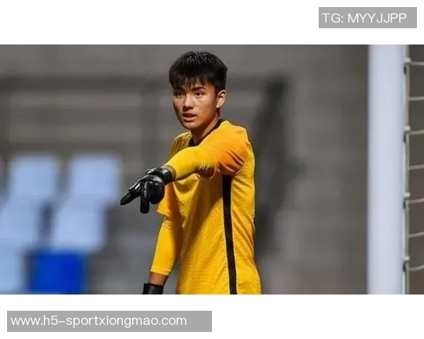 青岛西海岸球员杨希即将加盟上海海港引发关注与期待